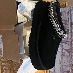 Brand New!!! Ugg Tazz Platform slipper!!